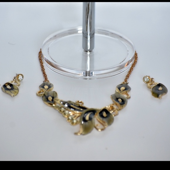Vintage Jewelry Set - Picture 11 of 15